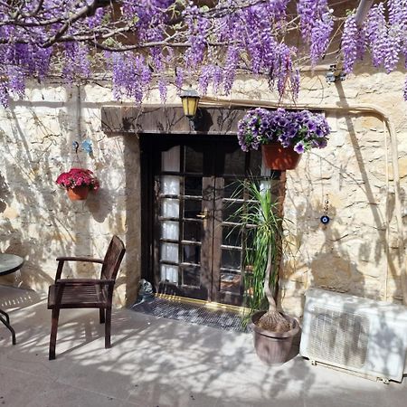 The Courtyard Suite Лимасол Екстериор снимка