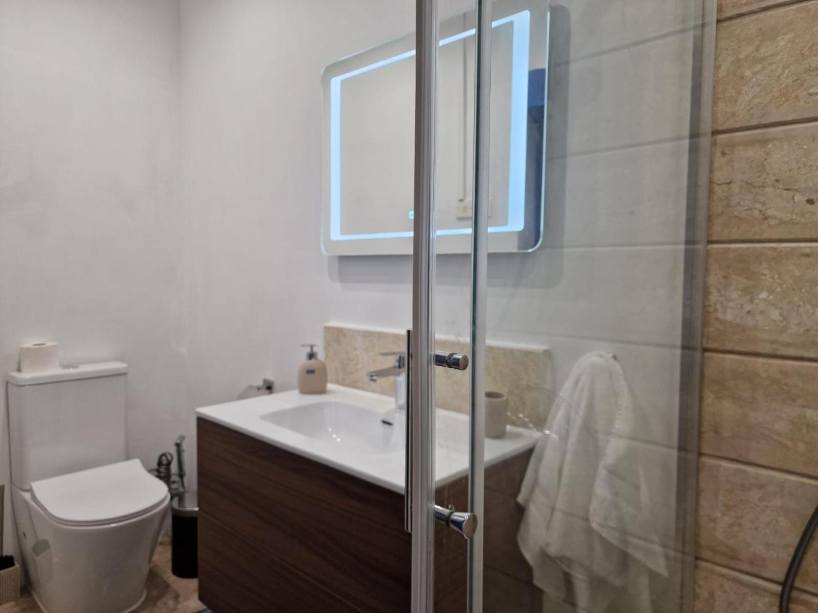 The Courtyard Suite Лимасол Екстериор снимка